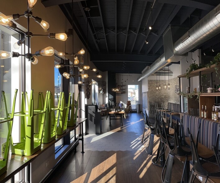 More Photos Of 7555 N California Ave, Chicago Fast Food For Sale