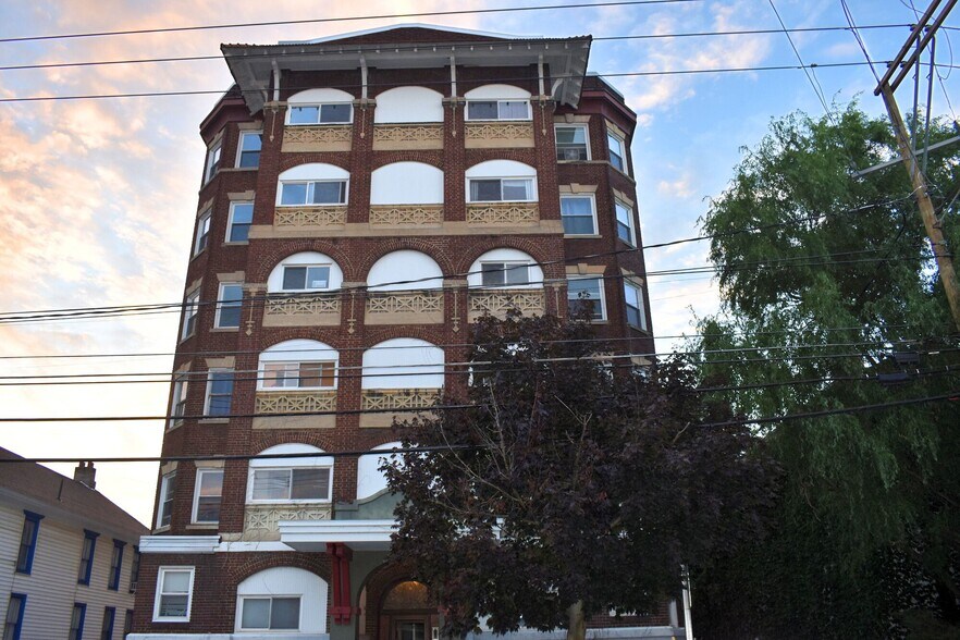 More Photos Of 99 Oak St, Binghamton Apartments For Sale