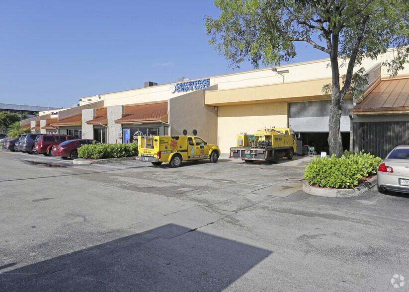 More Photos Of 7801-7889 NW 15th St, Doral Warehouse For Lease