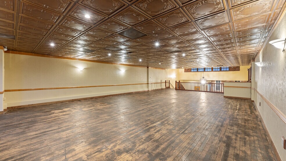 More Photos Of 117 W Walnut St, Rogers Restaurant For Lease