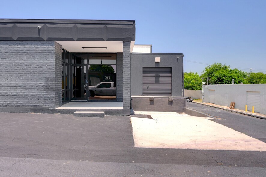 More Photos Of 5715 Kenwick St, San Antonio Warehouse For Lease