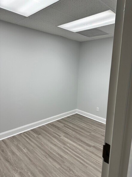 More Photos Of 2101 N Sardis Rd, Charlotte Office For Sale