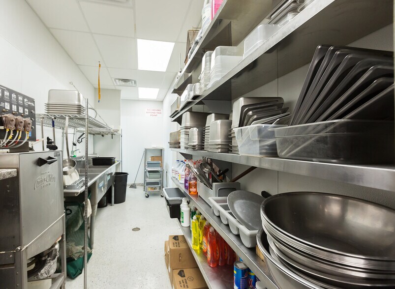 More Photos Of 1140 Kermit St, Plainview Restaurant For Sale