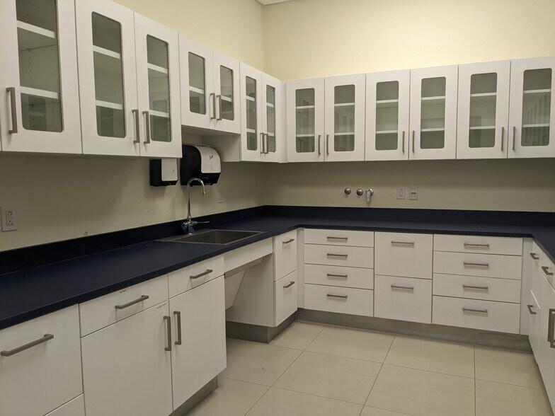 More Photos Of 2839 Carlisle Blvd NE, Albuquerque Unknown For Lease