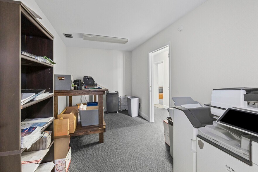 More Photos Of 3512 Godwin Ct, Mobile Medical For Sale