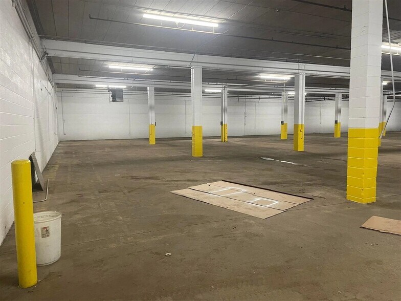 More Photos Of 510 E 16th St, Holland Manufacturing For Sale
