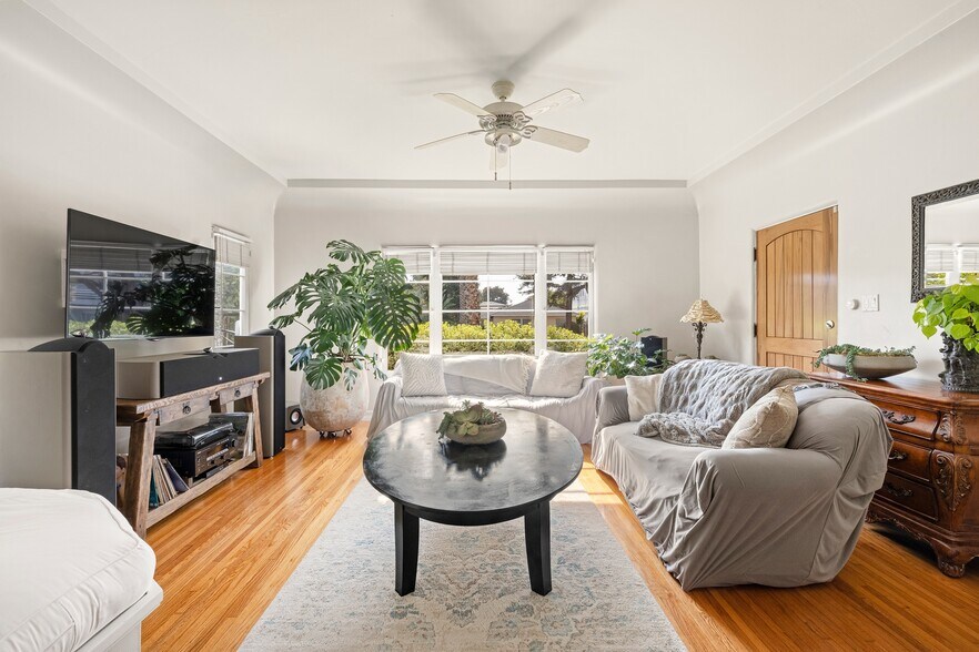 More Photos Of 827 12th St, Santa Monica Apartments For Sale