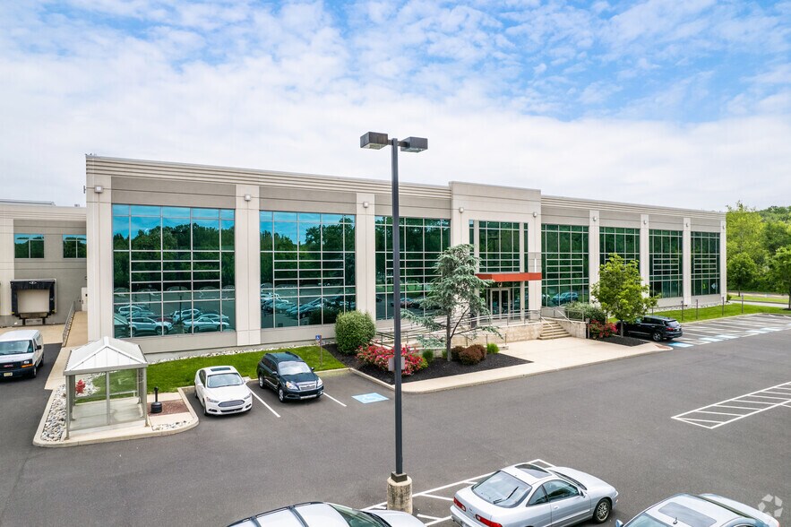 More Photos Of 1100-1140 Virginia Dr, Fort Washington Office For Lease