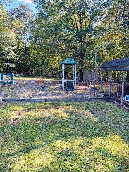 More Photos Of 301 W Main St, Stoneville Office For Sale