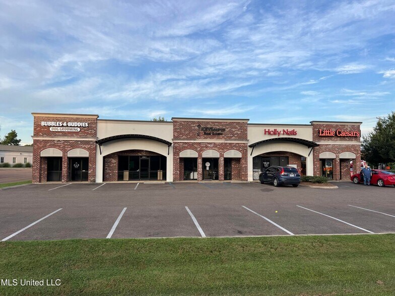 Primary Photo Of 1127 Old Fannin Rd, Brandon Storefront Retail Office For Lease