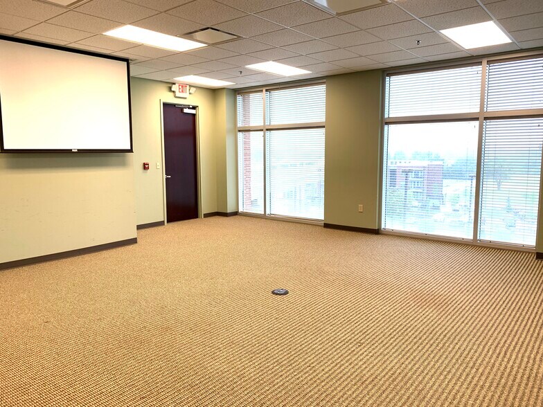 More Photos Of 190 Knox Abbott Dr, Cayce Office For Lease