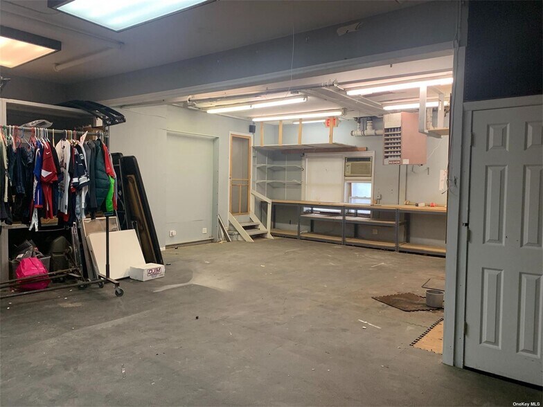 More Photos Of 10 Willowdale Ave, Port Washington Storefront Retail Office For Lease
