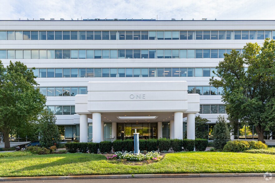 More Photos Of 1 International Plz, Philadelphia Coworking Space