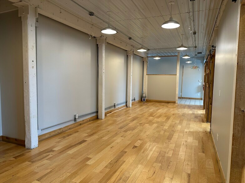 More Photos Of 9130 Otis Ave, Indianapolis Flex For Lease