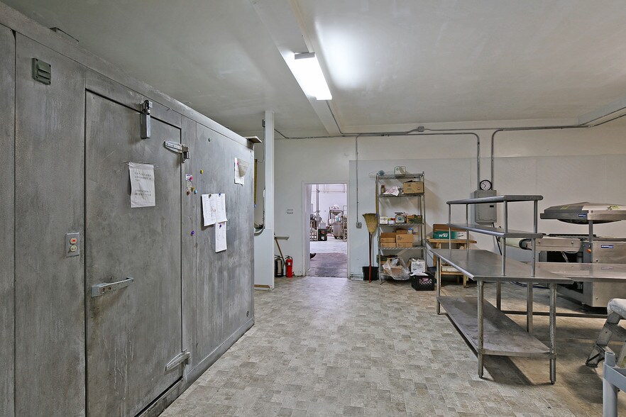 More Photos Of 4800 Bissell Ave, Richmond Manufacturing For Lease