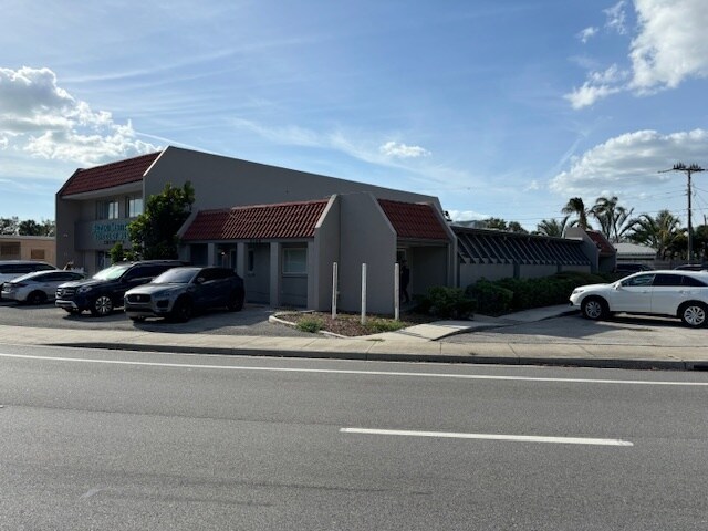 More Photos Of 3112 Southgate Cir, Sarasota General Retail For Sale
