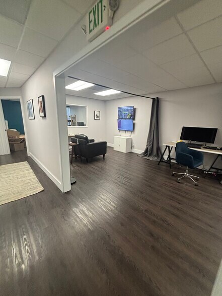 More Photos Of 2900 Bristol St, Costa Mesa Office For Sale