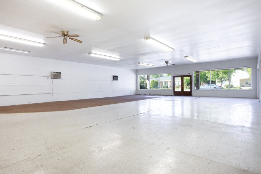 More Photos Of 541 Fremont St, Colusa Showroom For Sale