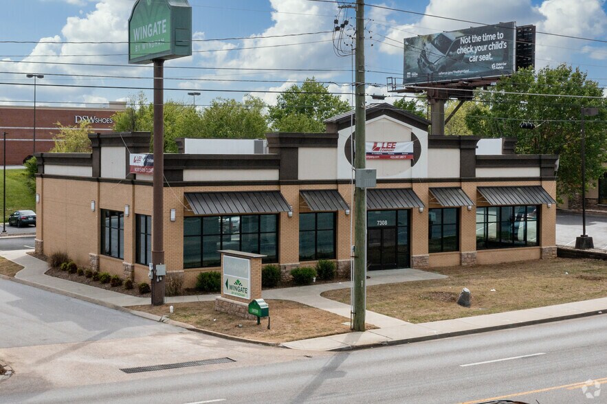 More Photos Of 7308 Shallowford Rd, Chattanooga Storefront Retail Office For Lease