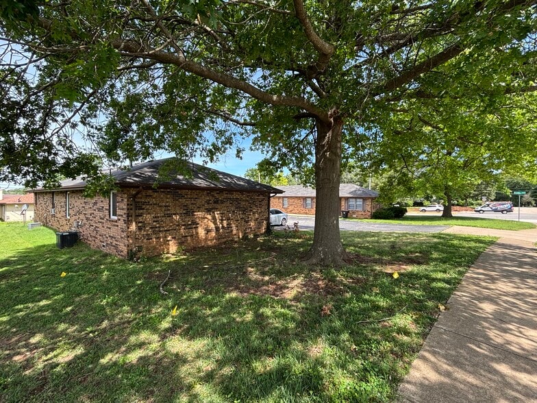 More Photos Of 1009 S Kansas Ave, Springfield Multifamily For Sale