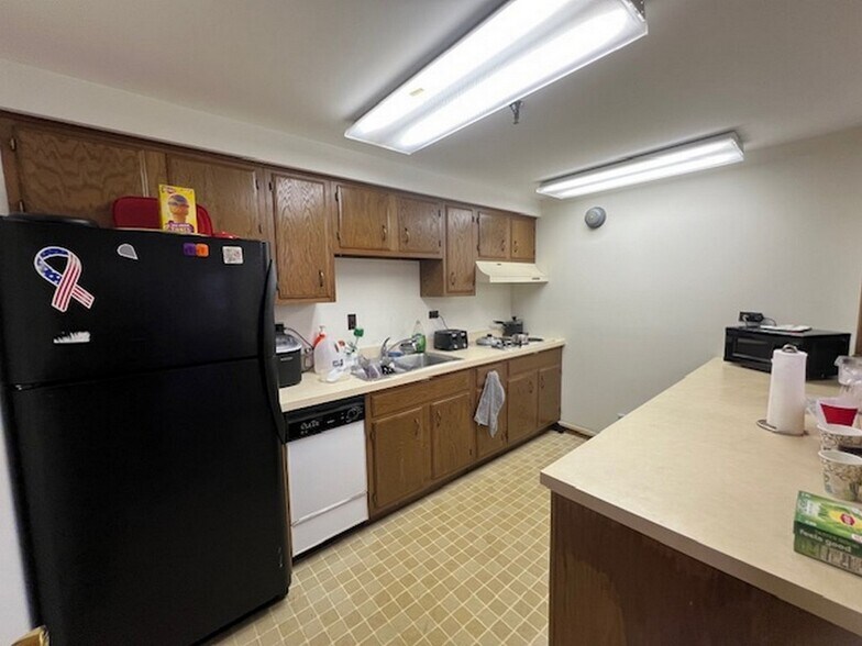 More Photos Of 2030 N Seminary, Woodstock Office For Lease