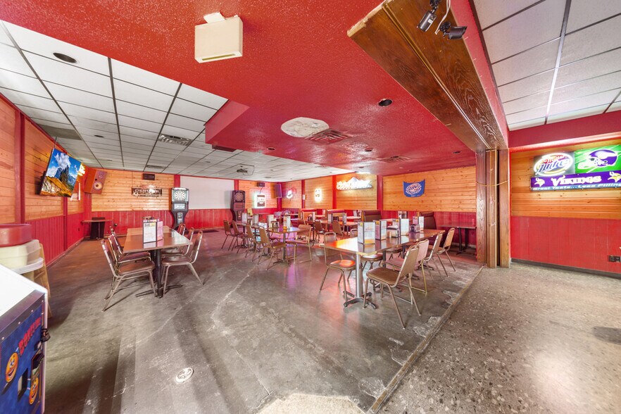 More Photos Of 209 N 5th Ave E, Truman Freestanding For Sale