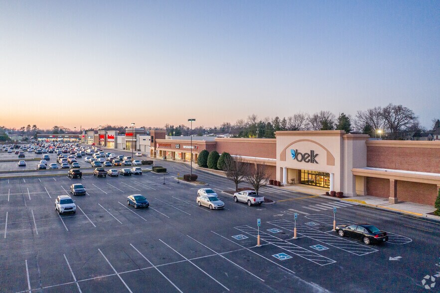 More Photos Of 377 W Jackson St, Cookeville Unknown For Lease