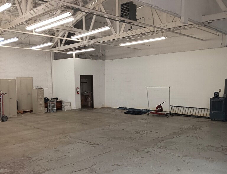 More Photos Of 308 W 14th St, Los Angeles Warehouse For Lease