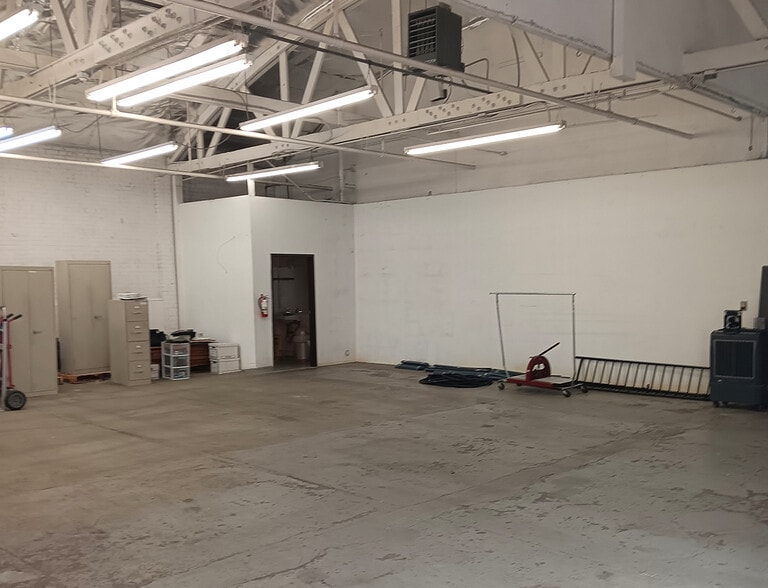 More Photos Of 308 W 14th St, Los Angeles Warehouse For Lease