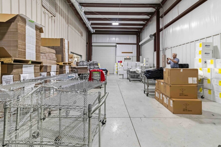 More Photos Of 2136 Hilton Dr, Gainesville Distribution For Lease