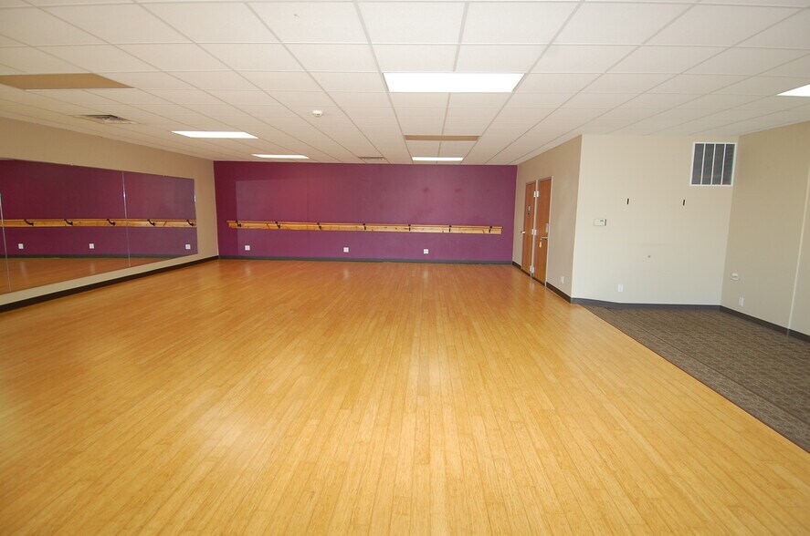 More Photos Of 1210 S Gilbert St, Iowa City Office For Lease