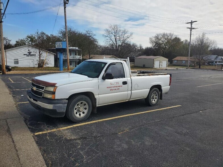More Photos Of 507 Broadway St, Okemah Department Store For Sale