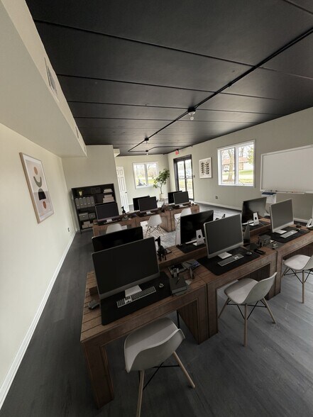 More Photos Of 707 W Colfax St, Palatine Office For Lease