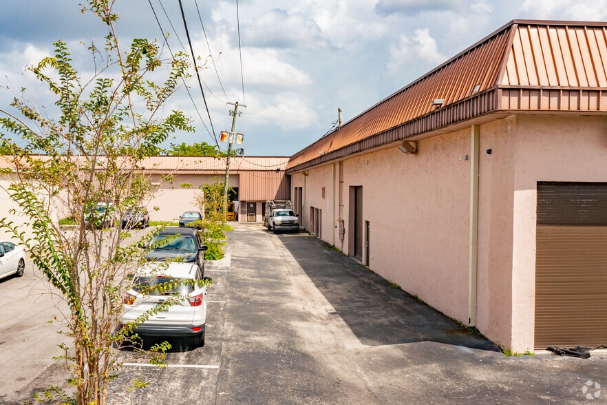 More Photos Of 6500 NW 16th St, Plantation Warehouse For Lease