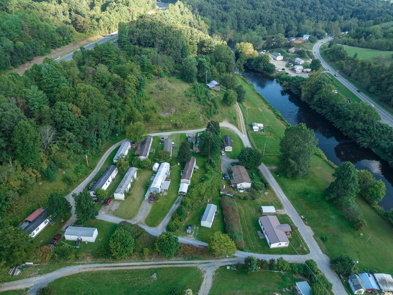 More Photos Of 371 Riverview Dr, Waynesville Manufactured Housing Mobile Home Park For Sale