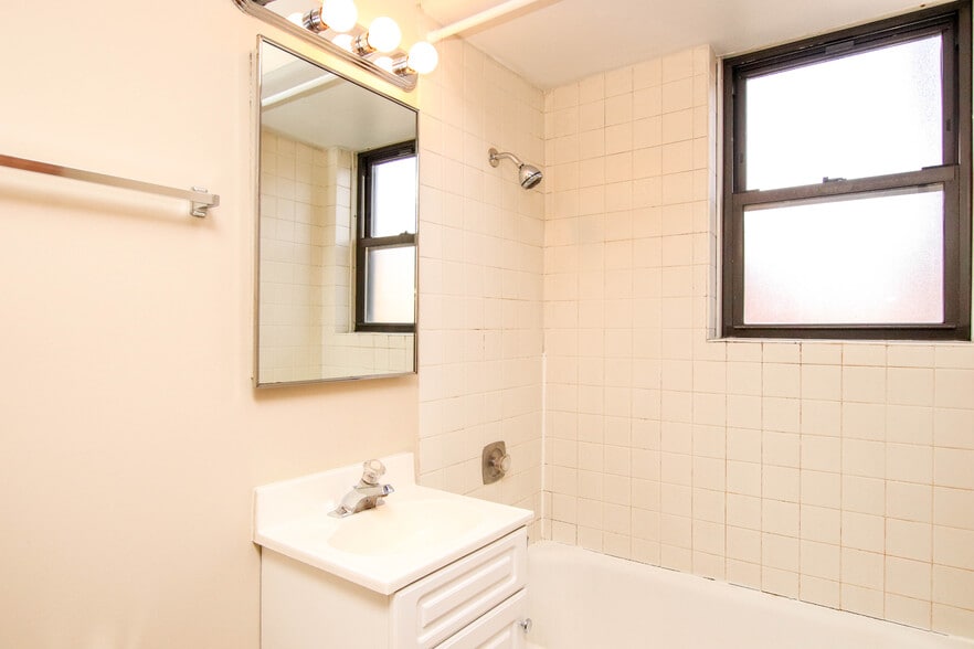 More Photos Of 3751 N Marshfield Ave, Chicago Apartments For Sale