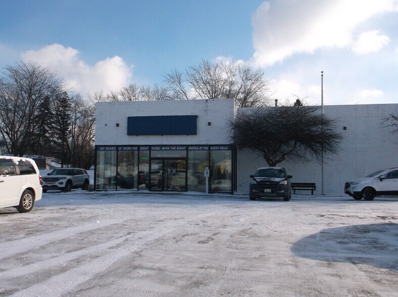 Primary Photo Of 500 S Green Bay Rd, Neenah Auto Dealership For Sale