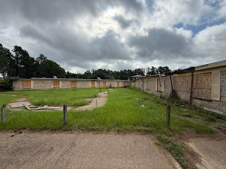 More Photos Of 2901 County 2347 rd, Tyler Dormitory For Sale