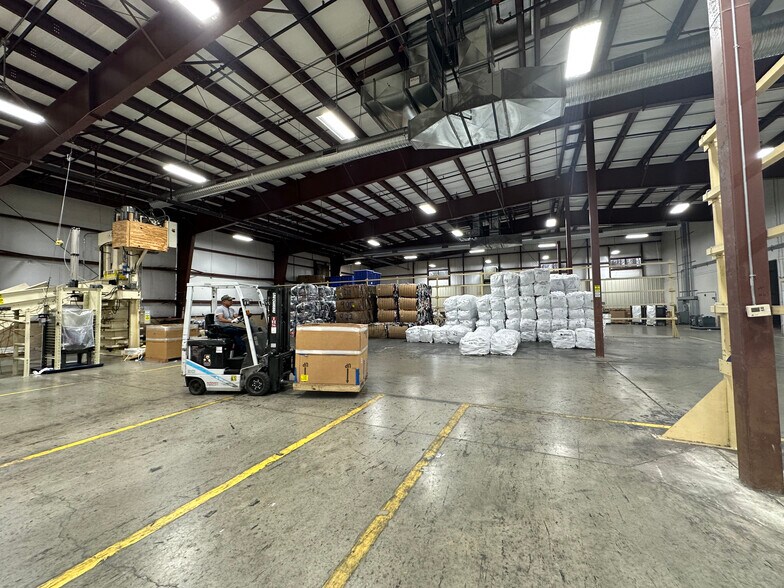More Photos Of 15 Park Dr, Franklin Manufacturing For Lease
