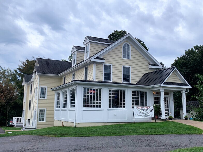 More Photos Of 170 W Main St, Purcellville Office Residential For Lease