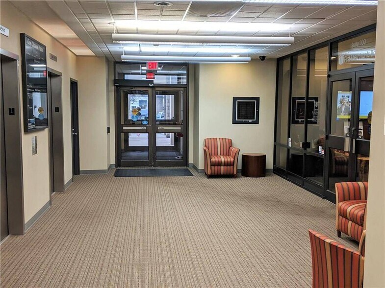More Photos Of 800 Main St, Anderson Office For Lease