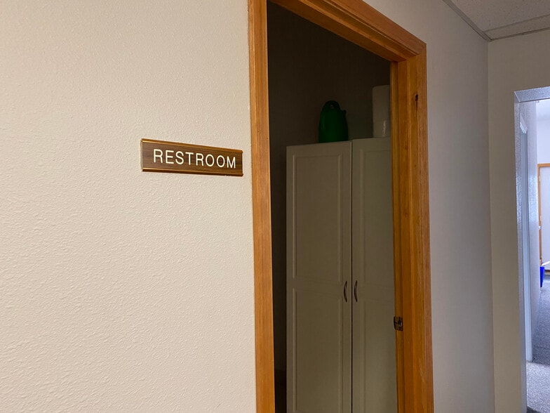 More Photos Of 312 E 3rd St, The Dalles Office For Lease