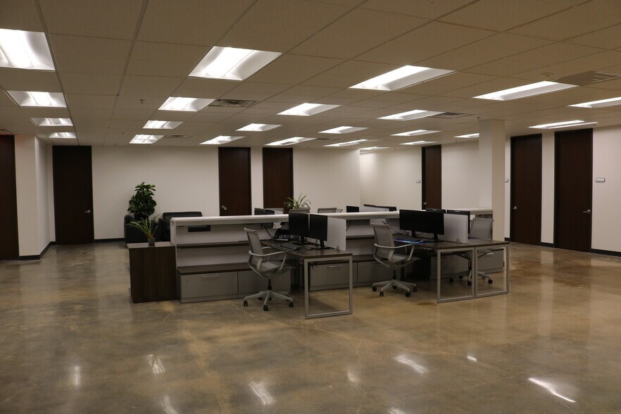 More Photos Of 152-160 Continental Ave, Dallas General Retail For Sale