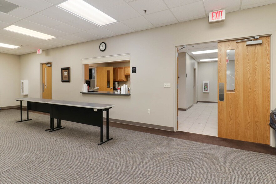 More Photos Of 407 Detroit Ave, Bloomington Office For Sale