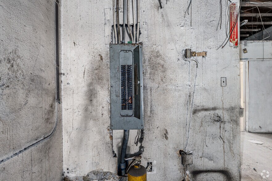 More Photos Of 844 N Vernon St, Azusa Warehouse For Lease