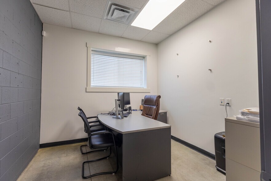 More Photos Of 22867 Fraser Hwy, Langley General Retail For Lease