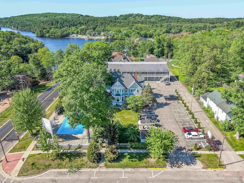 More Photos Of 211 Wisconsin Ave, Wisconsin Dells Hotel For Sale