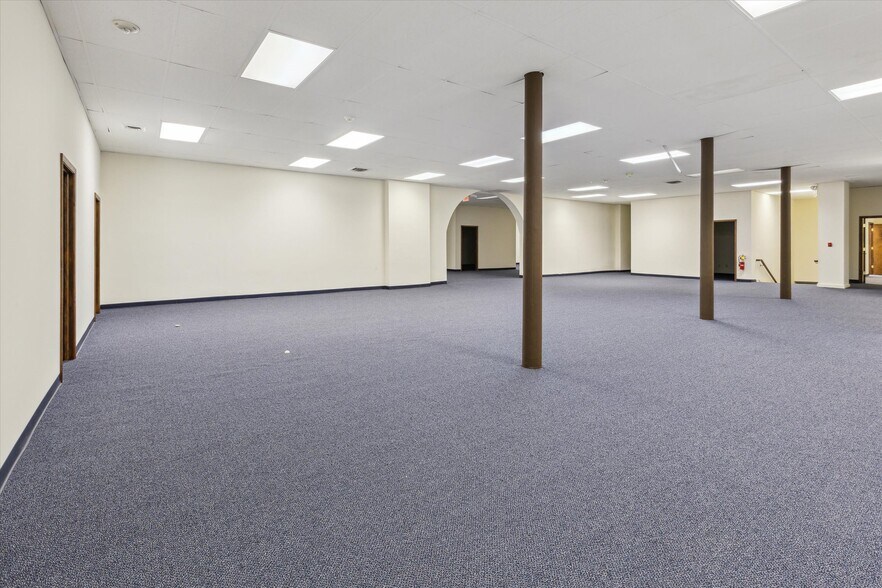 More Photos Of 711 Washington Ave, Bay City Medical For Sale