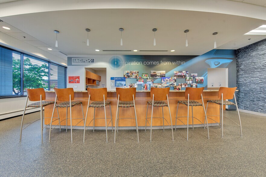 More Photos Of 28333 Telegraph Rd, Southfield Office For Sale