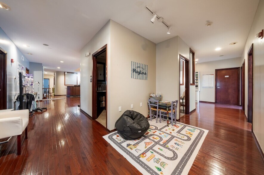 More Photos Of 7410 Switzer, Shawnee Medical For Sale